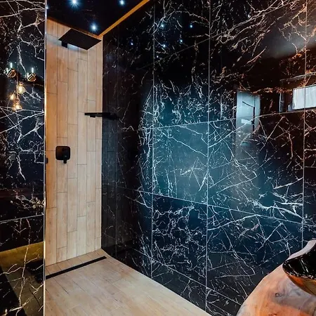 Paradise Wellness - Sauna&spa فيلة Terchová
